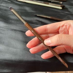 Make Up For Ever Wavy brush 216